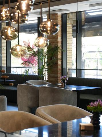 رستوران و کافه بین‌المللی لگاسی (Legacy)