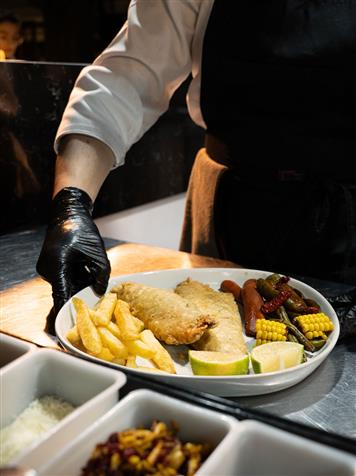 رستوران و کافه بین‌المللی لگاسی (Legacy)