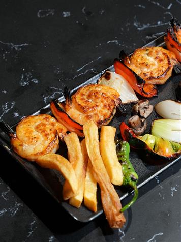 رستوران و کافه بین‌المللی لگاسی (Legacy)