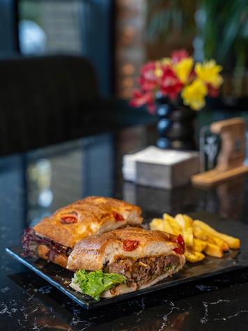 رستوران و کافه بین‌المللی لگاسی (Legacy)